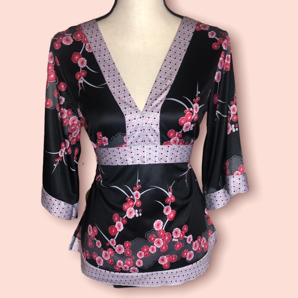 Voice Japanese Kimono Inspired Tie Back V-Neck Floral Red Black Top Sz L